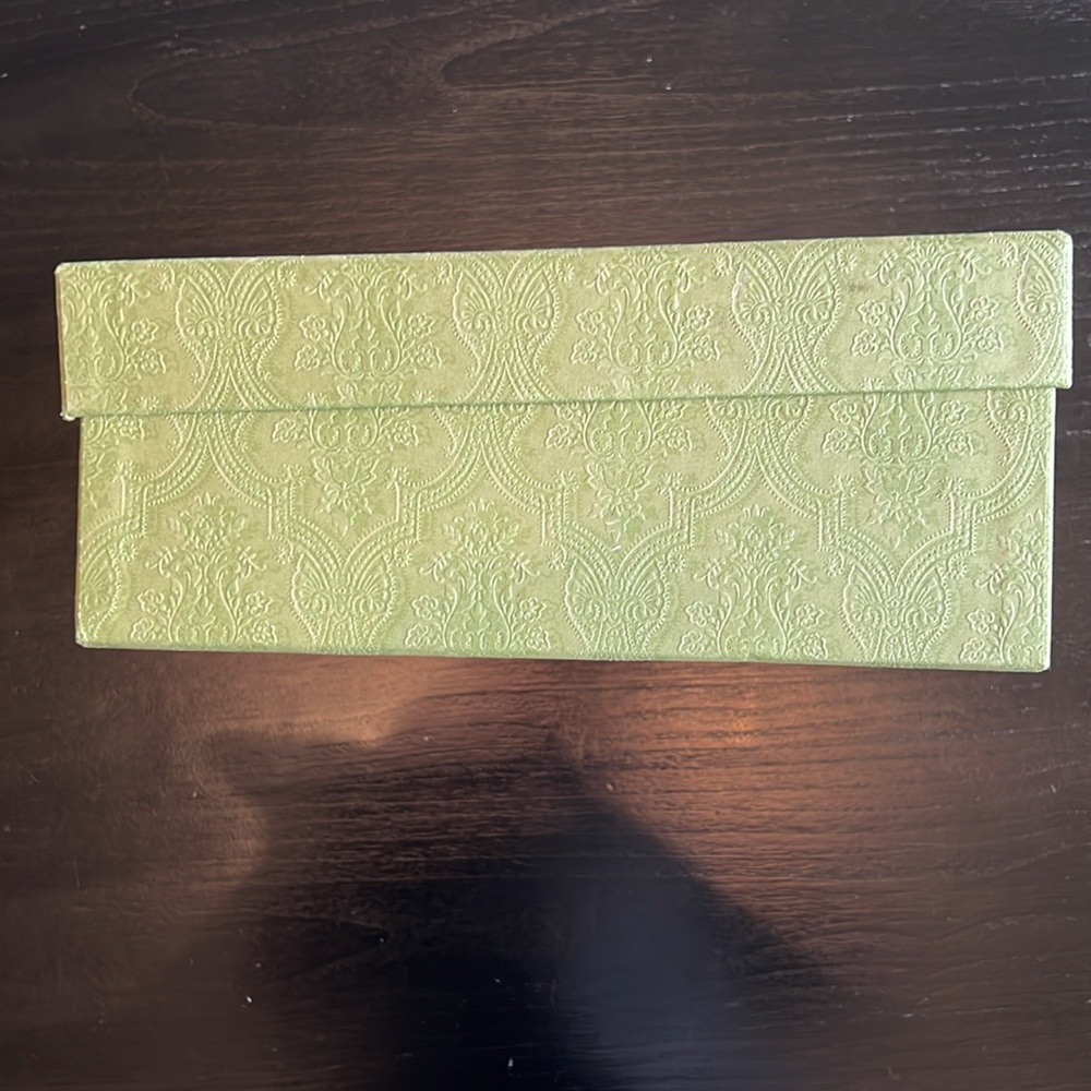 Gucci box. - Picture 3 of 4